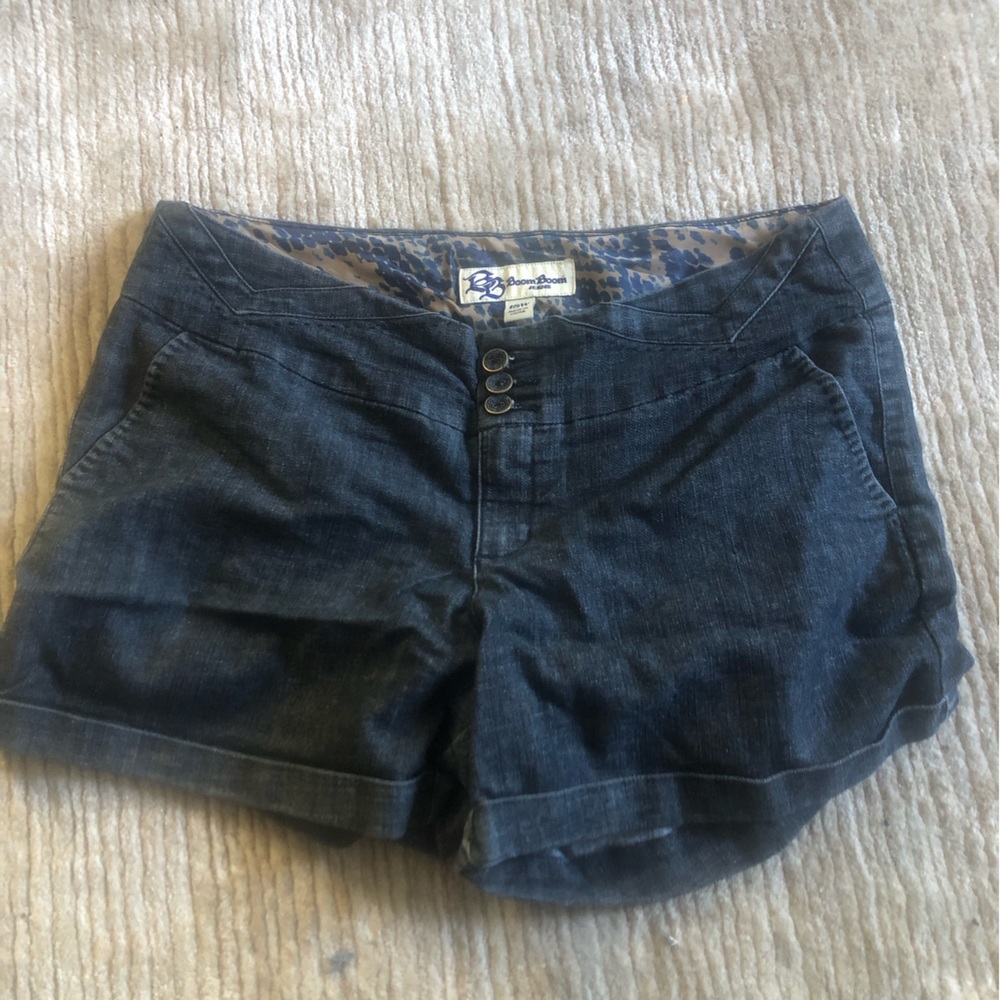 Boom boom Jean-style women’s shorts